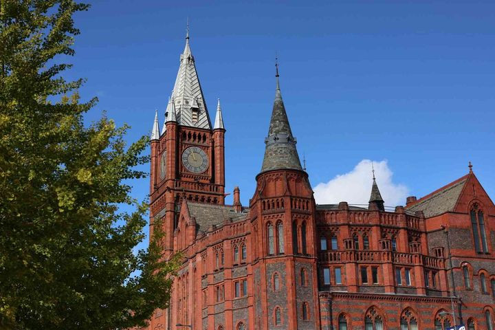The redbrick Victoria Gallery & Museum (VGM), with spire and clock tower, and a tree on the left